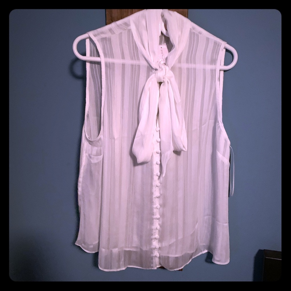 🤯 3/$25🤯 White blouse